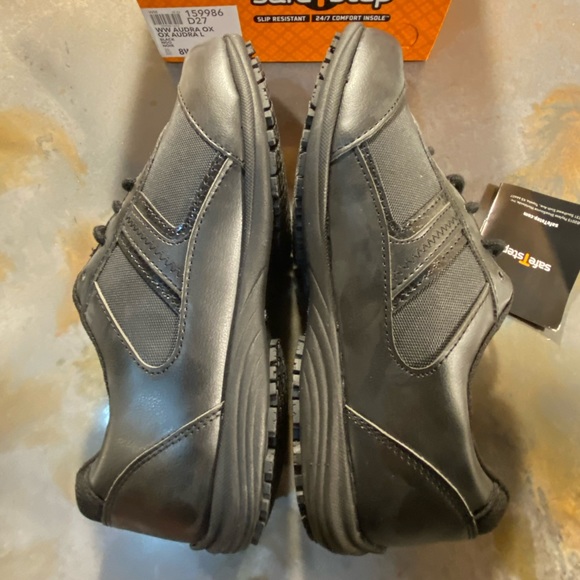 NIB Safe T Step Sneakers, Black, size 8 Wide. Designed for Slip Proof Security. - Picture 8 of 11